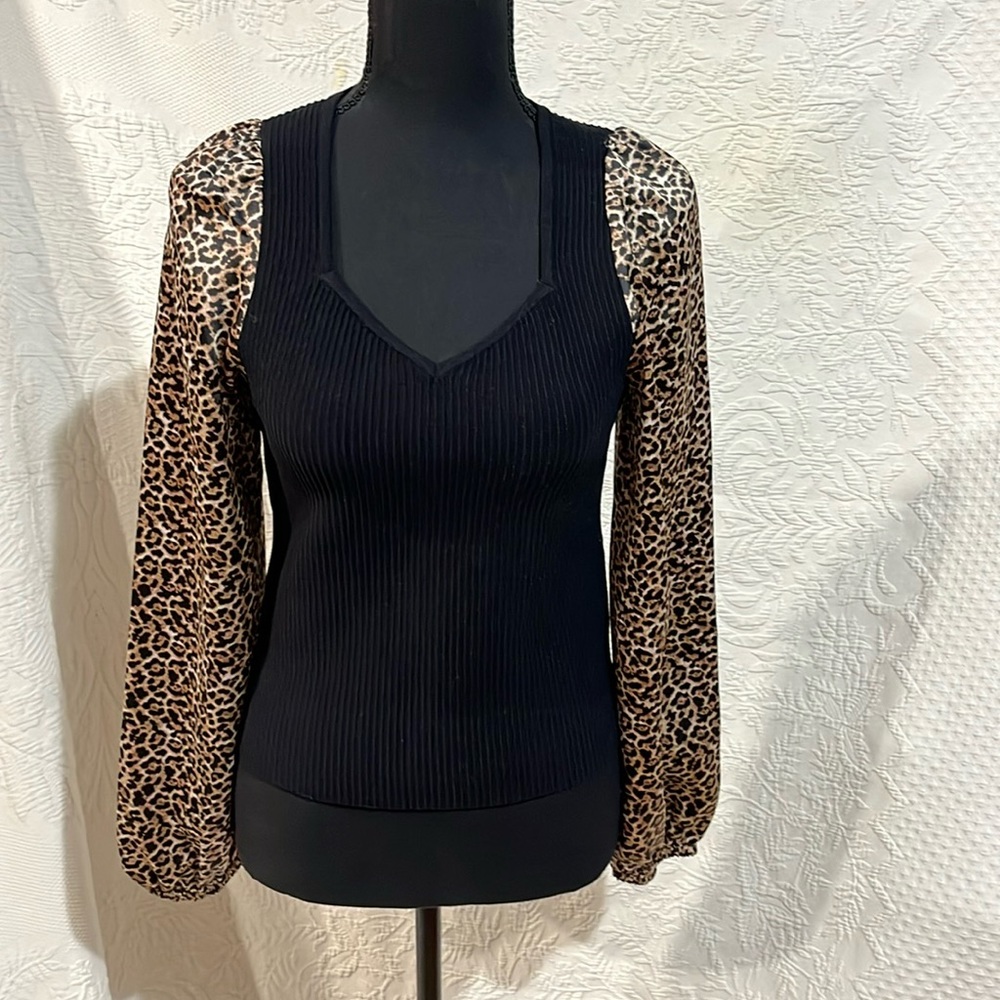 Bailey 44 long sleeve top, size small,‎ NWT